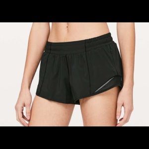 Lululemon Hotty Hot Short II 2.5”